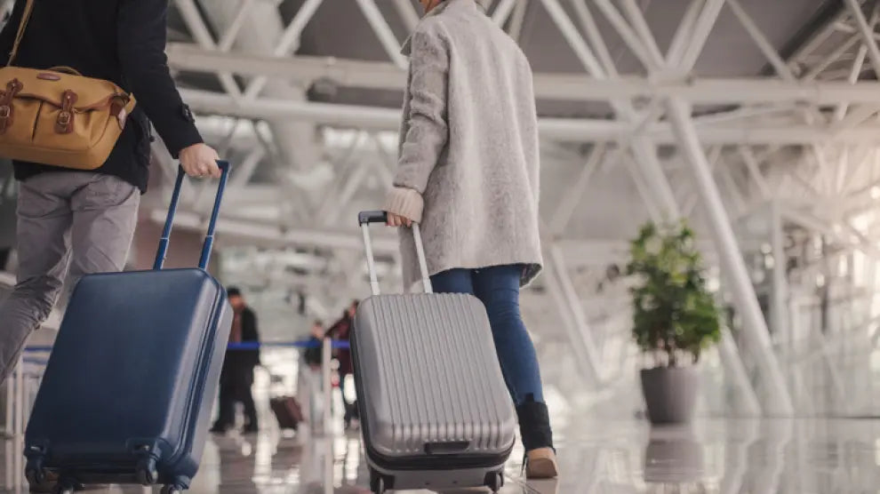 Mochilas Compactas vs. Maletas: ¿Cuál es Mejor para tu Próximo Viaje?