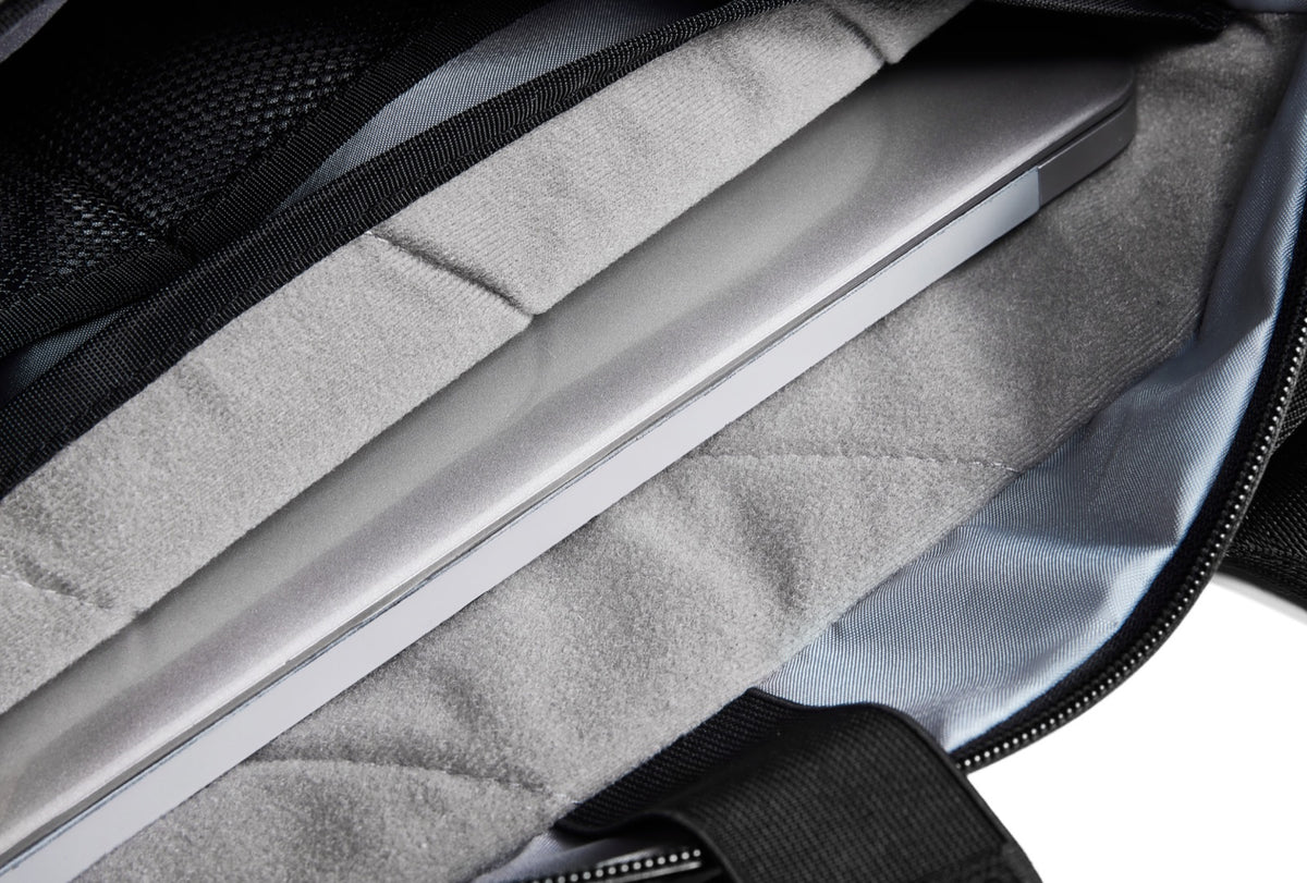 Compartimiento acolchado con notebook dentro del Bolso Tote París