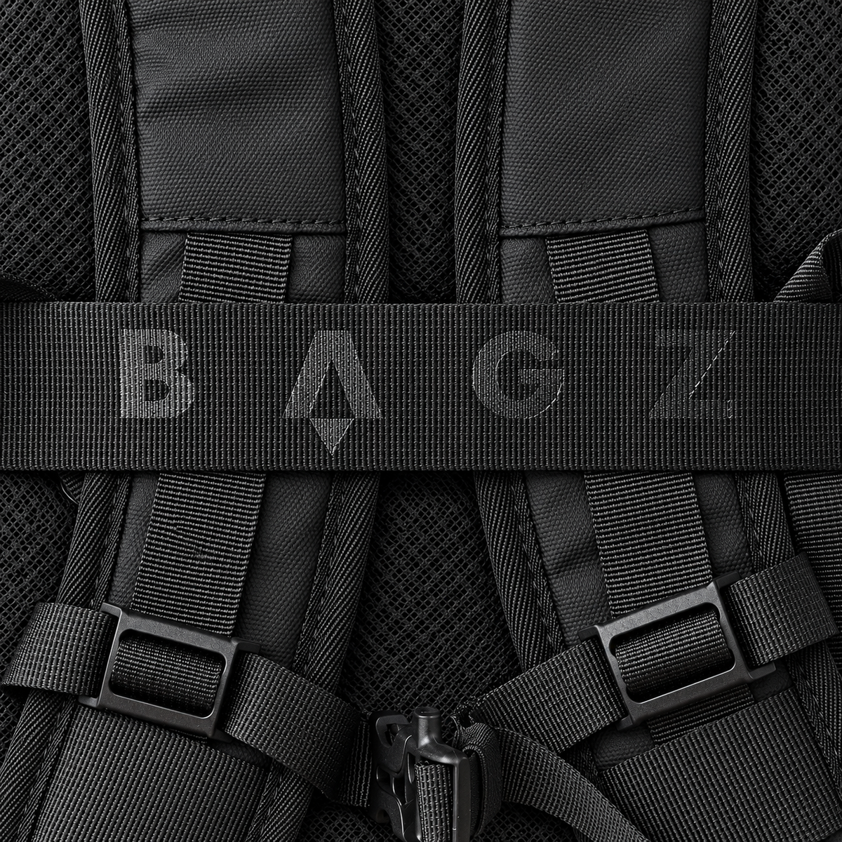 Detalle del material y la cinta BAGZ de la mochila Montreal