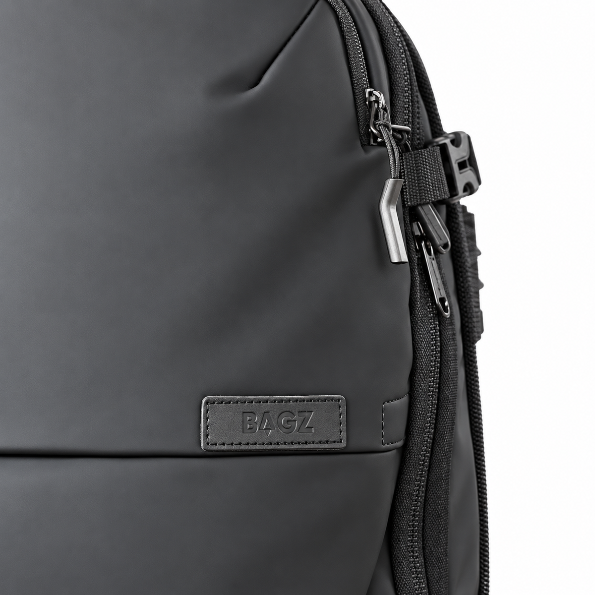 Detalle del material y logo BAGZ de la mochila Berlin